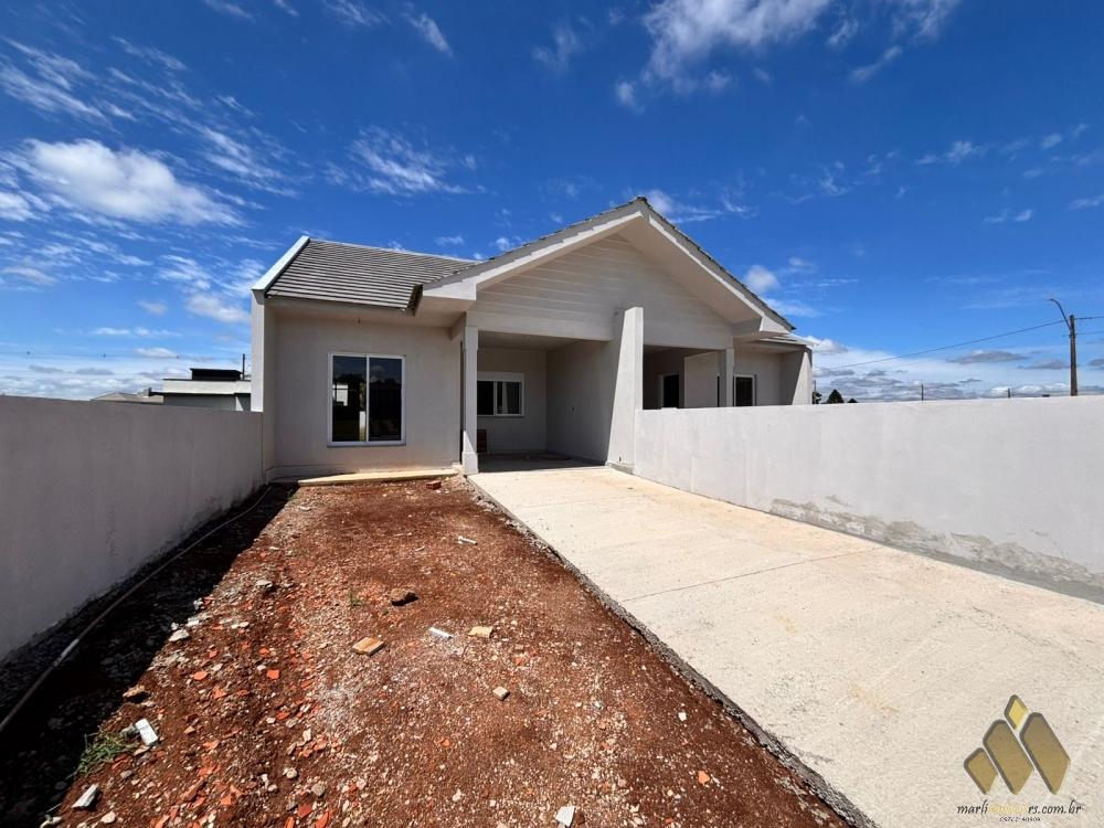 Geminada com amplo pátio em Linha Santa Cruz