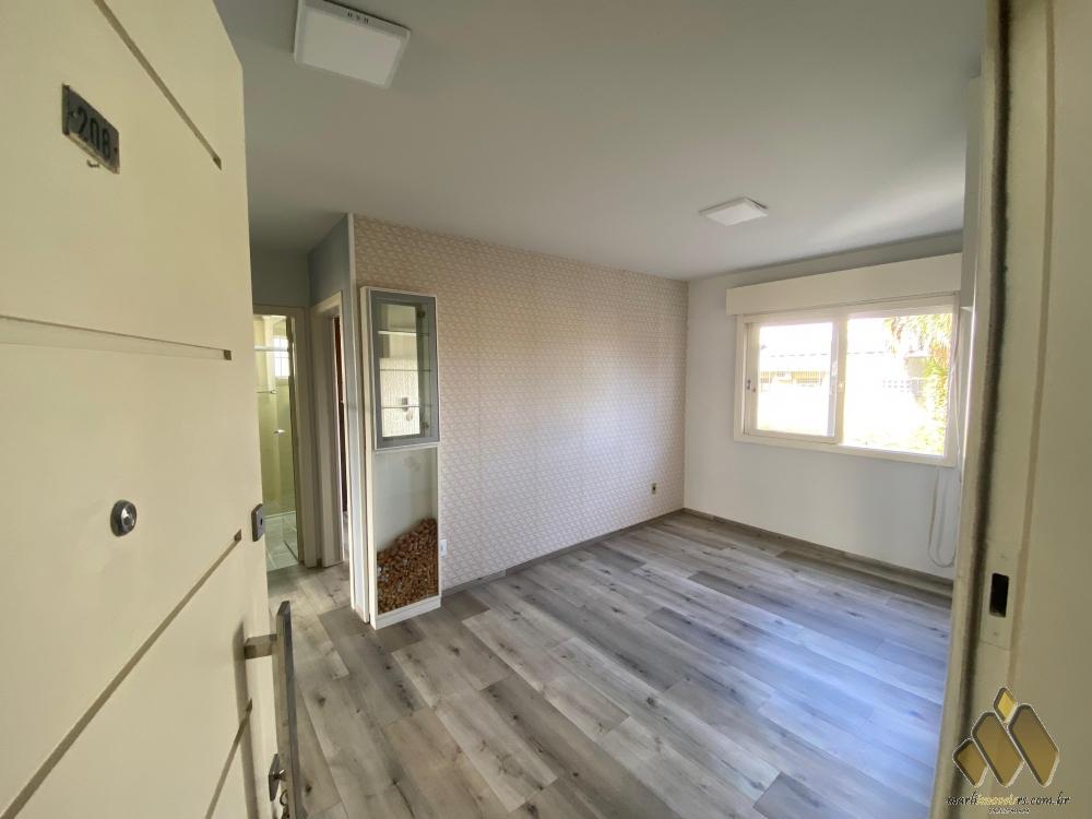 Apartamento semimobiliado central