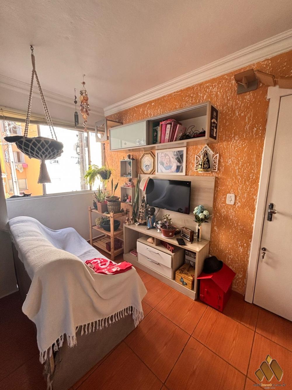 Apartamento semimobiliado