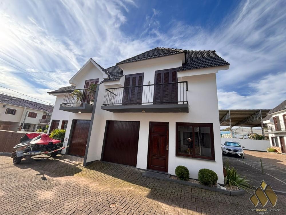 Triplex com 4 dormitórios no Universitário 